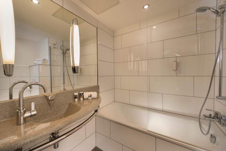Bathroom 5, Mercure Hotel Saarbruecken Sued, Regionalverband Saarbrücken