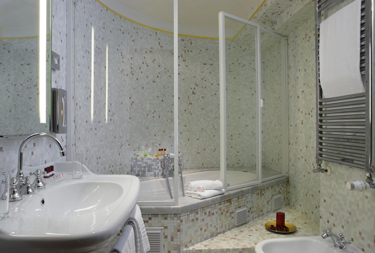 Bathroom 4, Liassidi Palace, Venezia