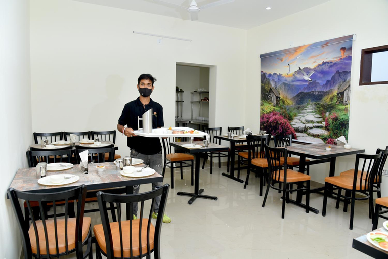 Food & Drinks 5, The Divine Oak Golden Leaf, Reasi