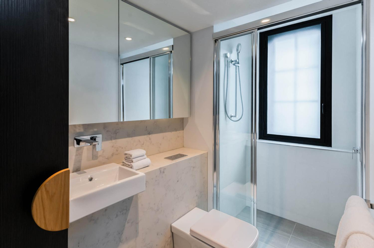 Bathroom 14