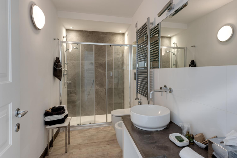 Bathroom 5, Boutique Hotel Villa Liberty – Capitano Collection – Albergo diffuso, Siena
