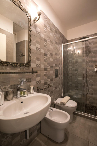Bathroom 2, B&B Civico Cinque, Salerno
