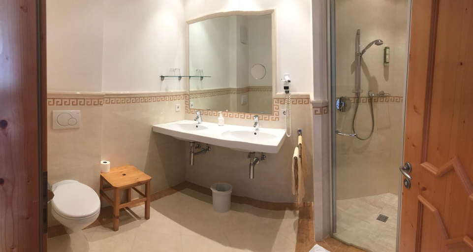 Bathroom 3, Hotel Goldener Adler, Bolzano