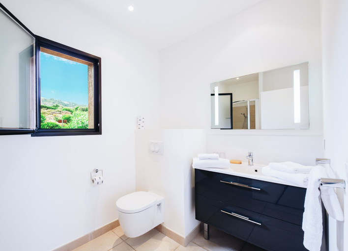 Bathroom 3, Les Terrasses de Rondinara, Corse-du-Sud