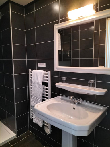 Bathroom 4, Logis HOTEL RESTAURANT La Regence, Manche