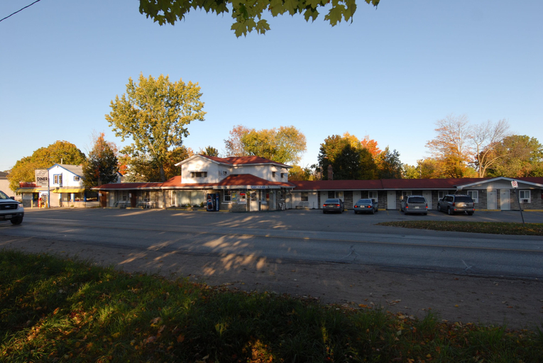 Exterior & Views 2, Kings Inn - Orillia, Simcoe
