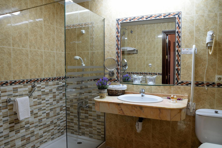 Bathroom 4, Mari Carmen, Granada
