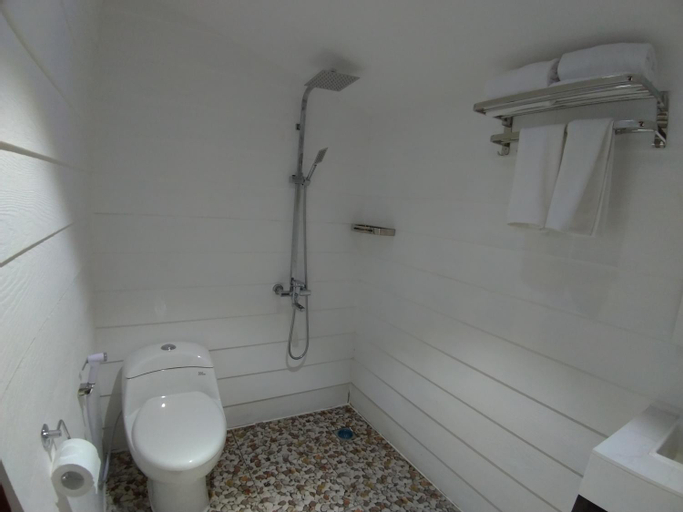 Bathroom 12