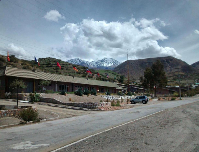 Others 5, Hotel Las Vicunas, Parinacota