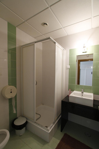 Bathroom 3, Pensao Praca Da Figueira, Lisbon