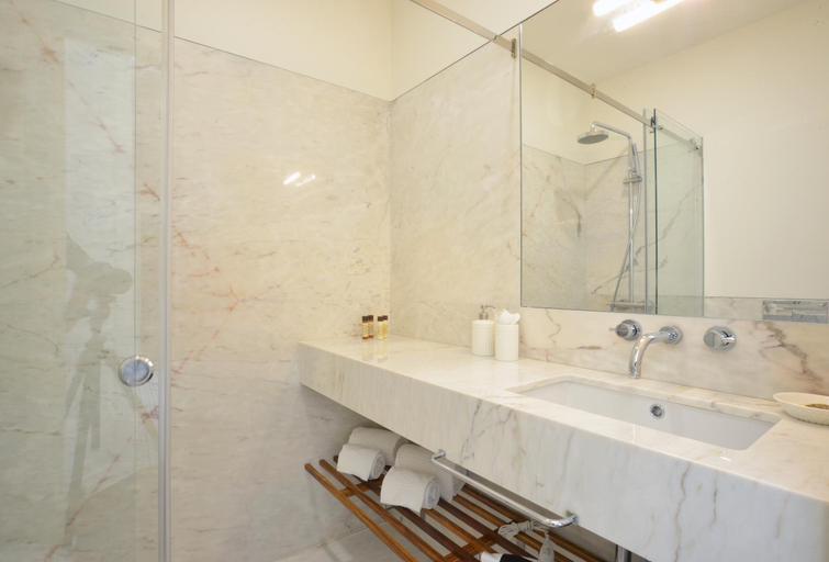 Bathroom 3, City-center apartment with modern comforts, Porto