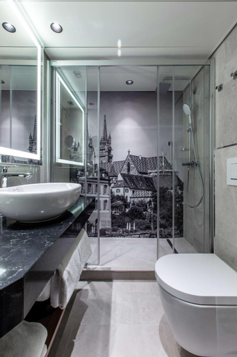 Bathroom 10