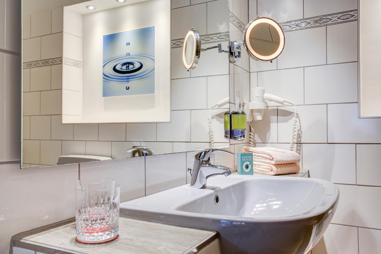 Bathroom 4, INA Hotel Consul, Kiel