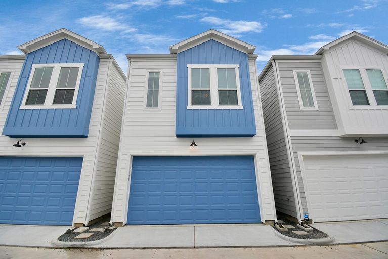 Emerald Palace - New, Modern 3BR Townhome close to downtown, NRG, Med Ctr, Harris