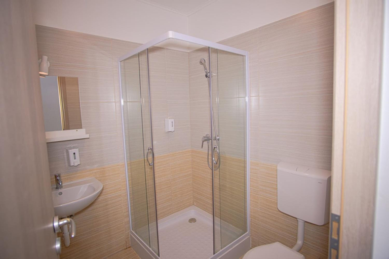 Bathroom 4, Easy Star Hotel, Budapesti