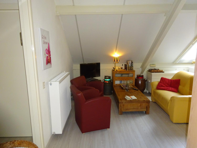 Others 3, B&B Mendelts, Emmen