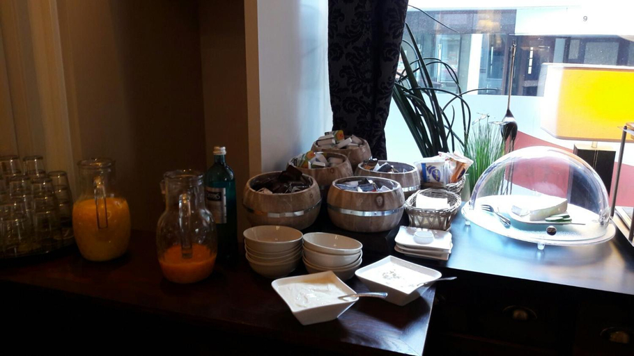 Food & Drinks