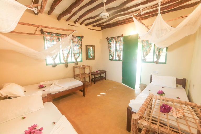 Bedroom 3, Demani Lodge, Kusini