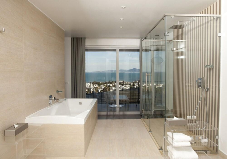 Bathroom 4, Villa Didon, Carthage