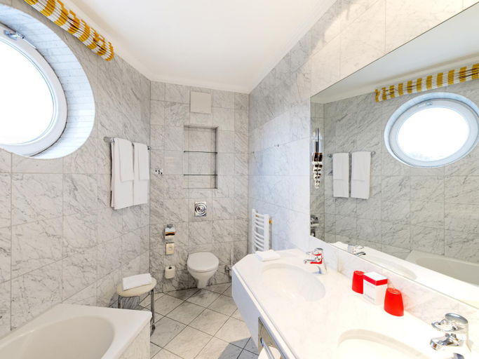 Bathroom 3, DORMERO Hotel Halle, Halle (Saale)