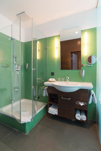 Bathroom 4, ACHAT Hotel Corbin Munchen Airport, Freising