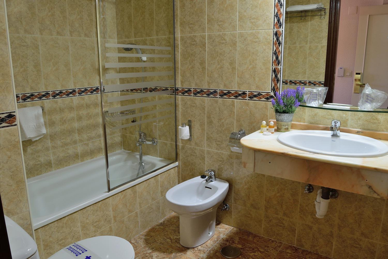 Bathroom 4, Mari Carmen, Granada