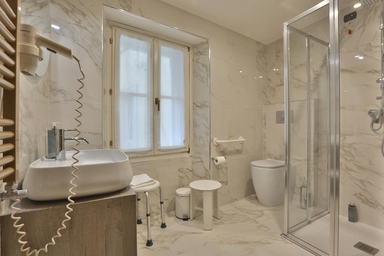 Bathroom 4, Hotel James Joyce, Trieste