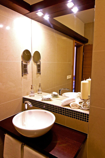 Others 4, Hotel Marathon, Senec