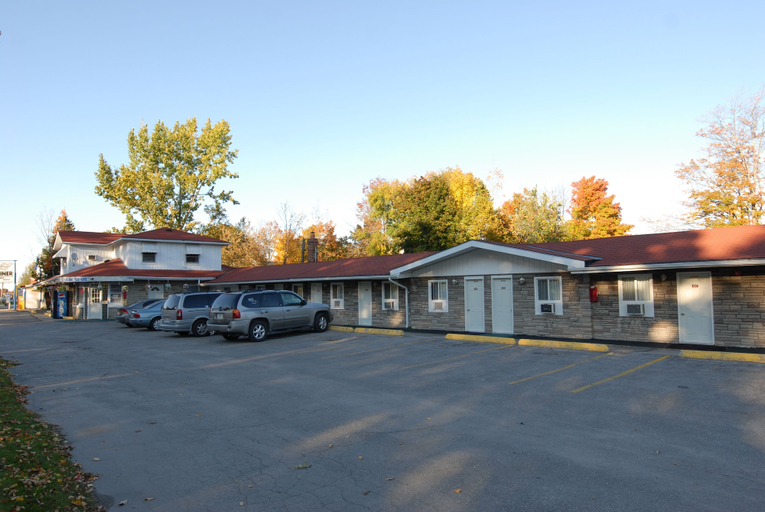 Exterior & Views 2, Kings Inn - Orillia, Simcoe
