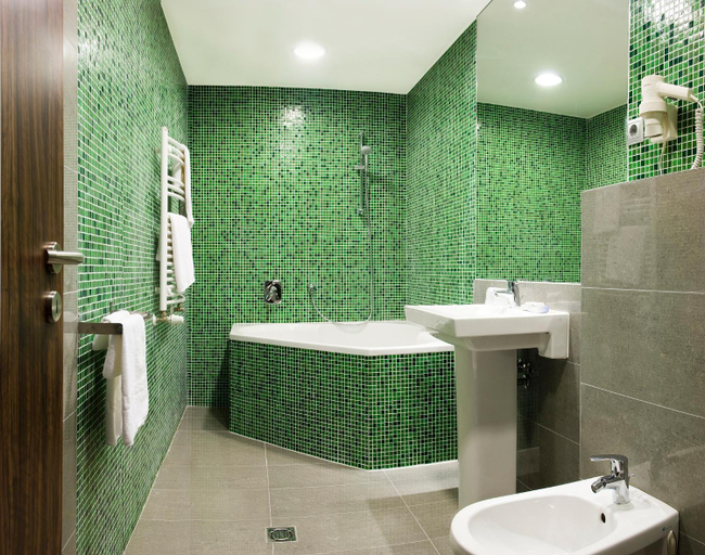 Bathroom 5, Bodrogi Kuria Wellness Hotel, Gyál