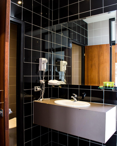 Bathroom 4, Highlander Hotel Bar Kitchen Rooftop, Adelaide