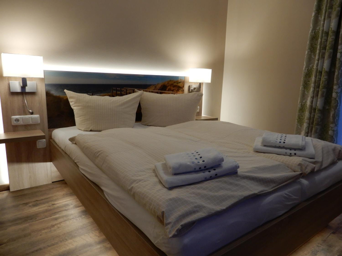 Bedroom 4, HotelPension Am Hafen, Aurich