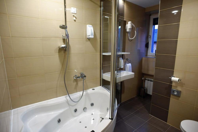 Bathroom 3, Santiny Hotel & Restaurant, Sveta Nedelja