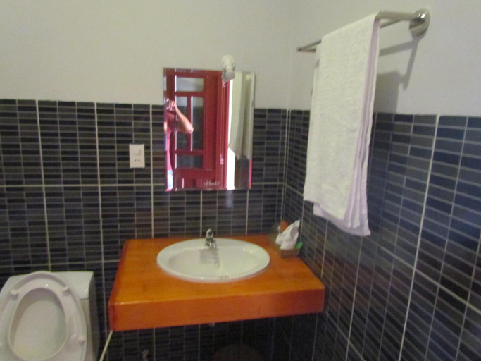Bathroom 5, Auroramekong Hotel, Cai Lậy