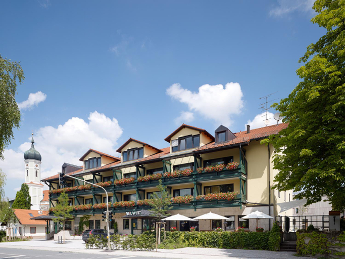 Exterior & Views 13