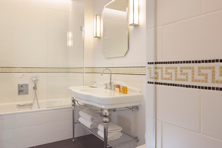 Bathroom 12