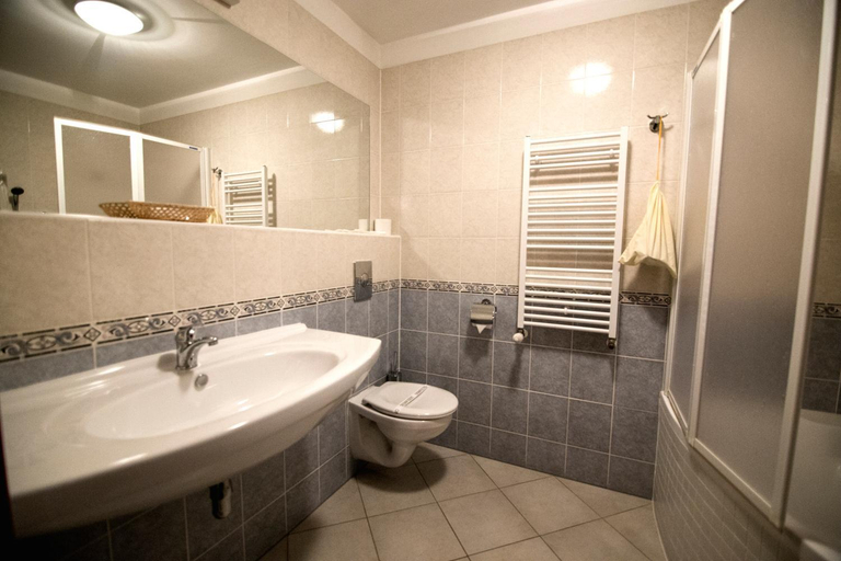Bathroom 5, Hotel Babylon, Liberec