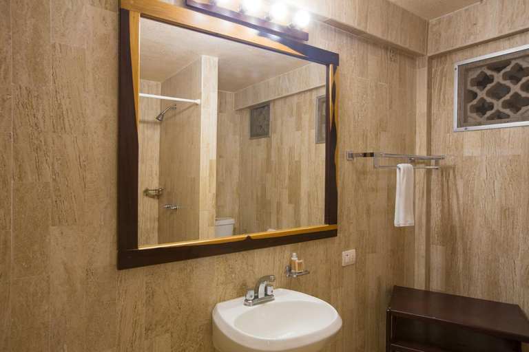 Bathroom 3, El Sol del Caribe 5ta Av. Apart Hotel, Cozumel