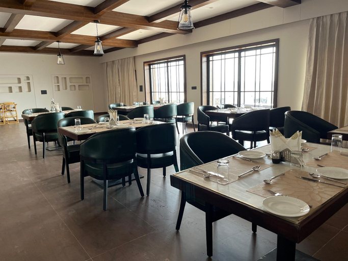 Food & Drinks, Narwar Lakefront Resort, Shivpuri