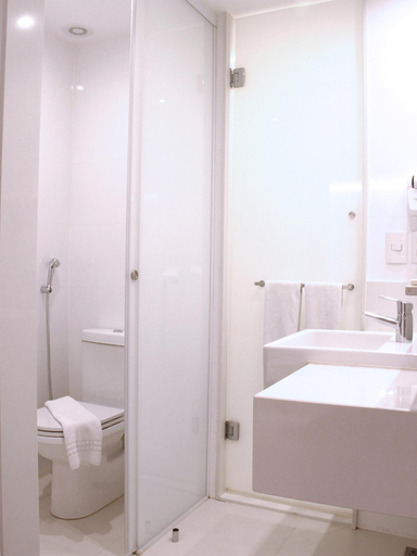 Bathroom 5, Ibis Styles Brasilia Aeroporto, Brasília