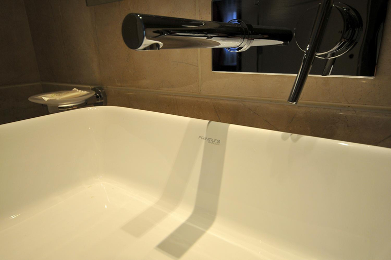 Bathroom 4, Amerian Rio Gallegos, Güer Aike