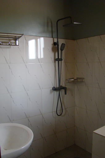 Bathroom 3, Palega Beach Inn, Rutsiro
