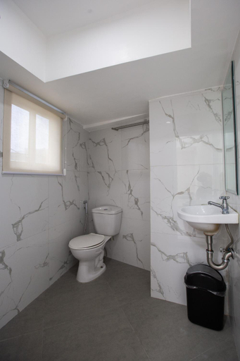 Bathroom 4, Circuit Hostel Makati, Makati City