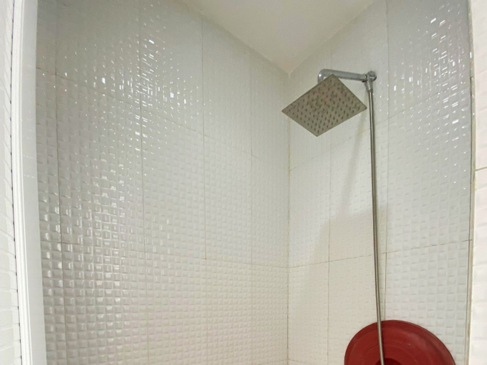 Bathroom 12