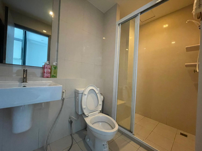Bathroom 3, THE BASE Central Pattaya by UL, Pattaya