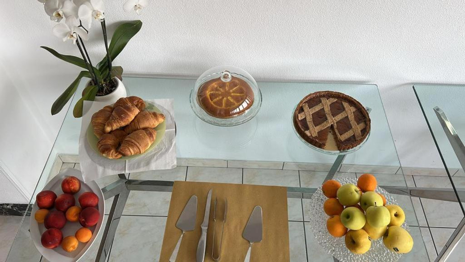 Food & Drinks 20