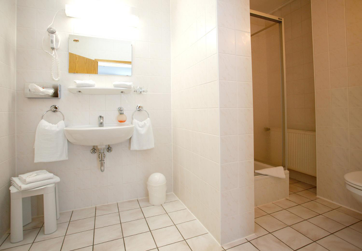 Bathroom 3, Hotel Heidenschanze, Dresden