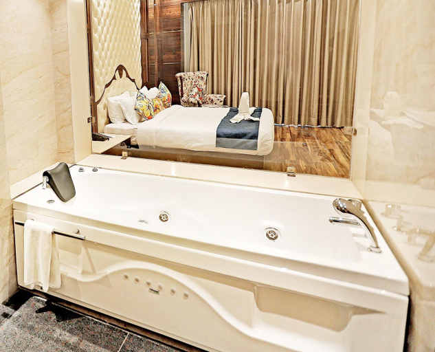 Bathroom 4, Hotel Vintage Zirakpur, Sahibzada Ajit Singh Nagar