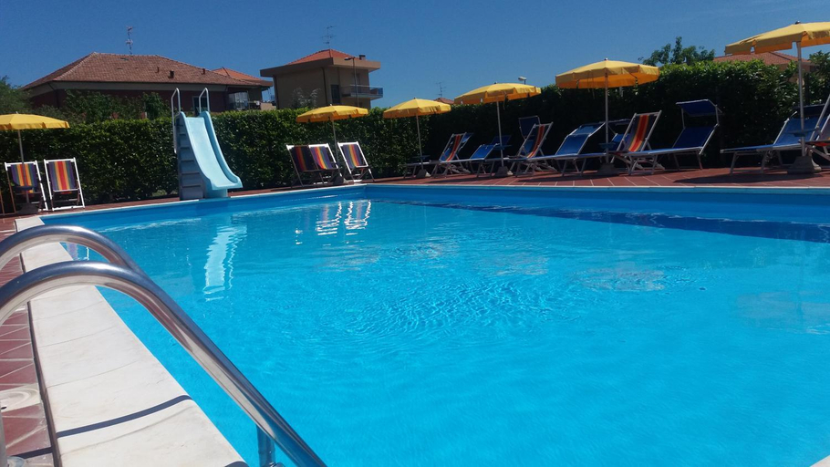 Others 3, Residence Mizar, Savona