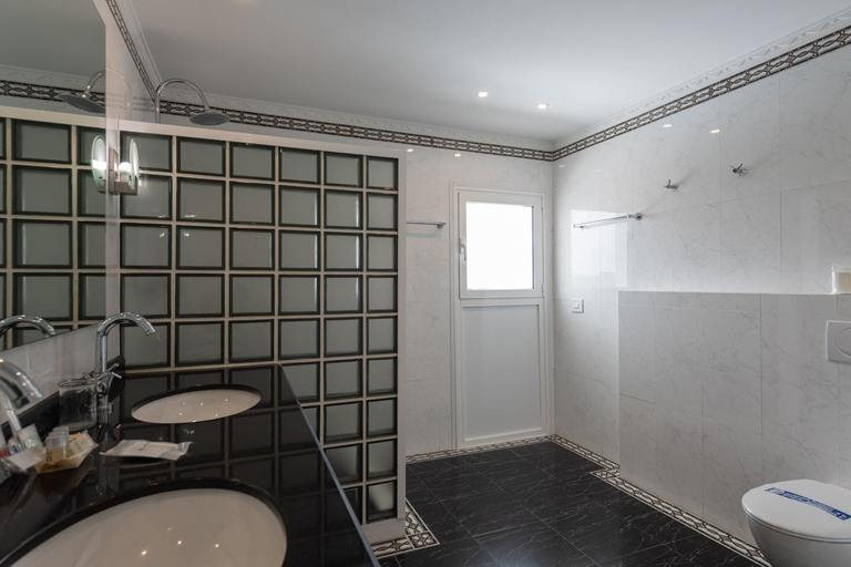 Bathroom 4, Portomare Delight Private pool & Seaviews Pasito Blanco, Las Palmas
